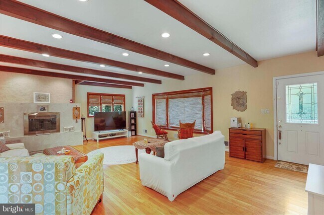 Foto del edificio - 5135 Summit Dr
