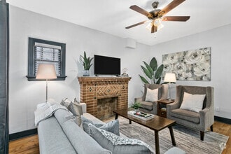 Building Photo - 1143 W 41st Terrace