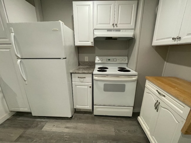 Building Photo - 37 Lake St