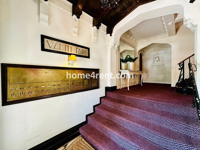 Foto del edificio - Luxury Condo Living Near the Country Club Plaza - 1 Month FREE!