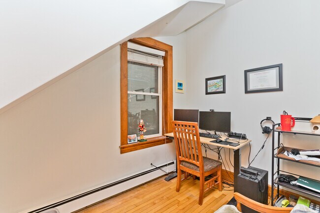Foto del edificio - 2139 N Oakley Ave
