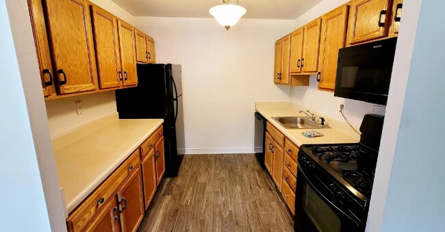 Foto del edificio - 808 Brook Hill Rd