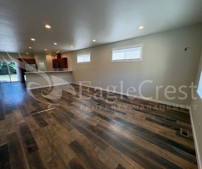 Foto del edificio - Three Bedroom, Two Bathroom Home in Eastgate