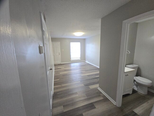 Foto del edificio - 1307 W Meadowview Rd