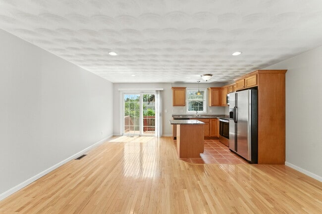 Building Photo - 18 Lisi Ln