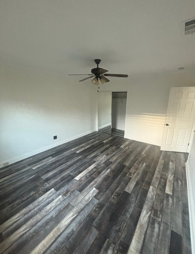 Building Photo - 2407 W 77th St