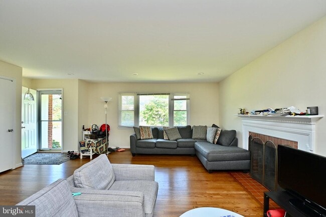 Building Photo - 6513 Divine St