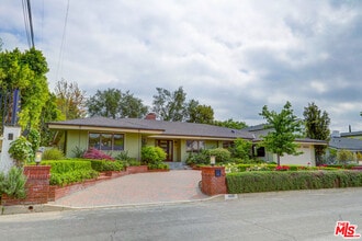 Building Photo - 16314 Meadow Ridge Rd W