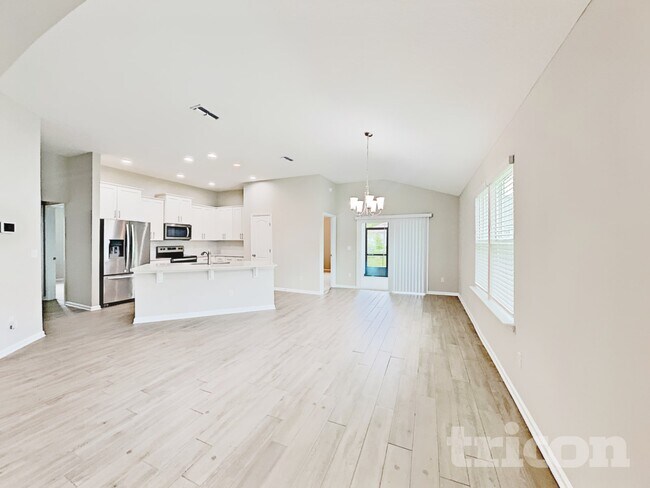 Building Photo - 606 Northside Dr S