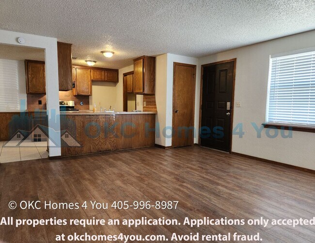 Building Photo - NW OKC 2 Bed Duplex!