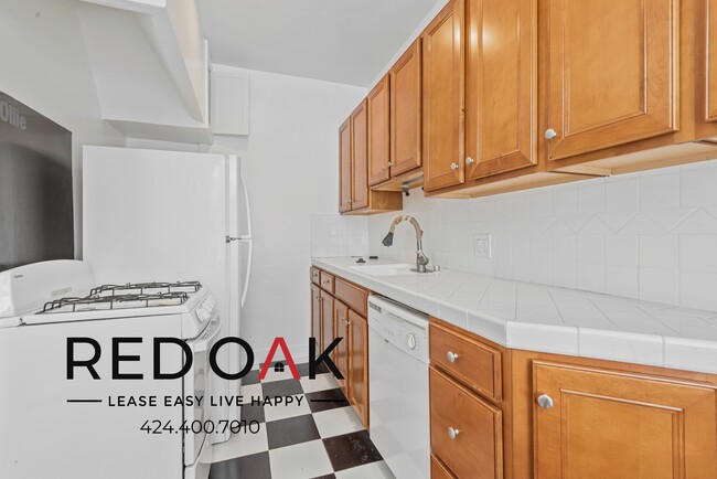 Foto del edificio - ~1 Month FREE~ One Of a Kind, Charming, Br...