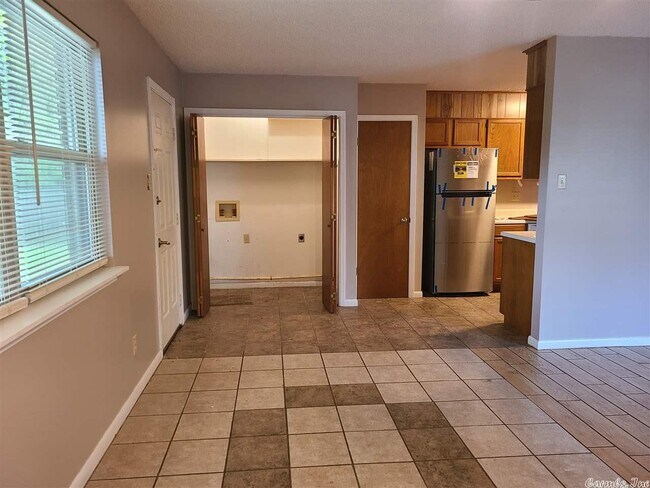 Building Photo - 16 Parkview Dr