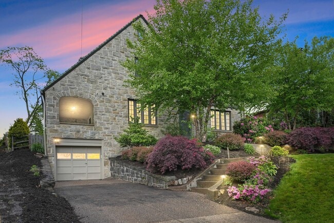 Building Photo - 321 Jefferson Dr