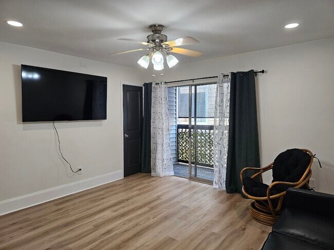 Building Photo - 4833 Zenith St