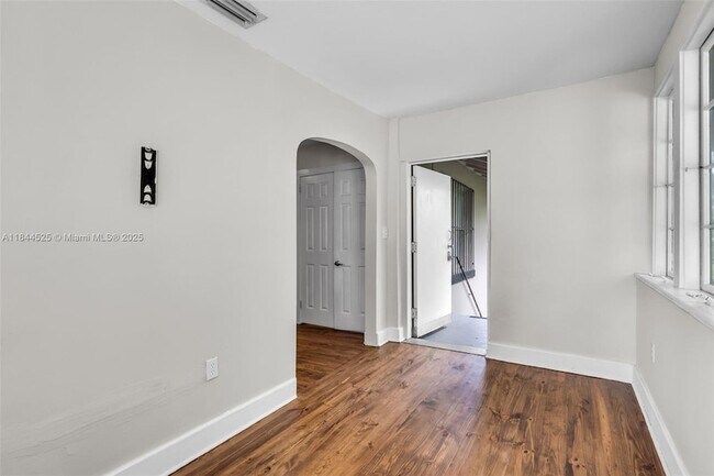 Foto del edificio - 314 NE 26th Terrace