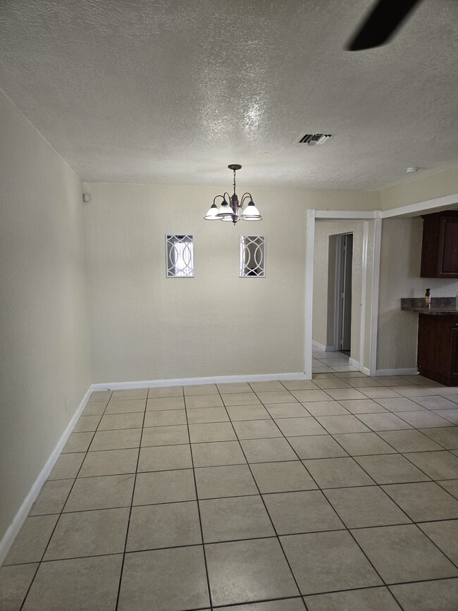 Foto del edificio - 1121 W 23rd St