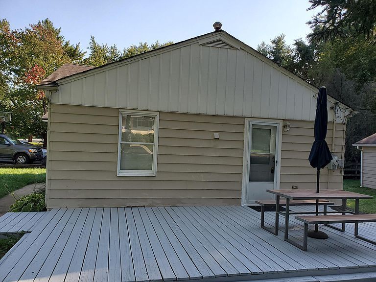 Foto principal - 2 bedroom 1 bath house