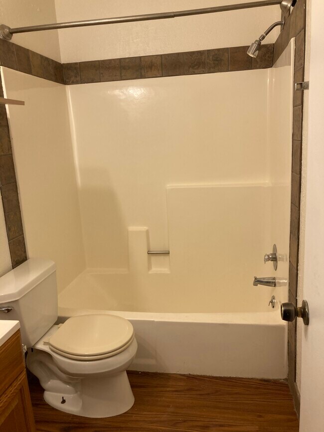 Foto del edificio - 3028 N Truwood Dr