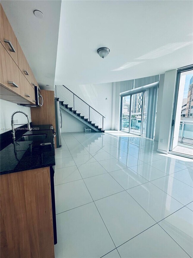 Foto del edificio - 350 S Miami Ave