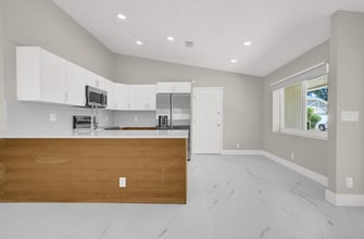 Building Photo - 23392 Country Club Dr E