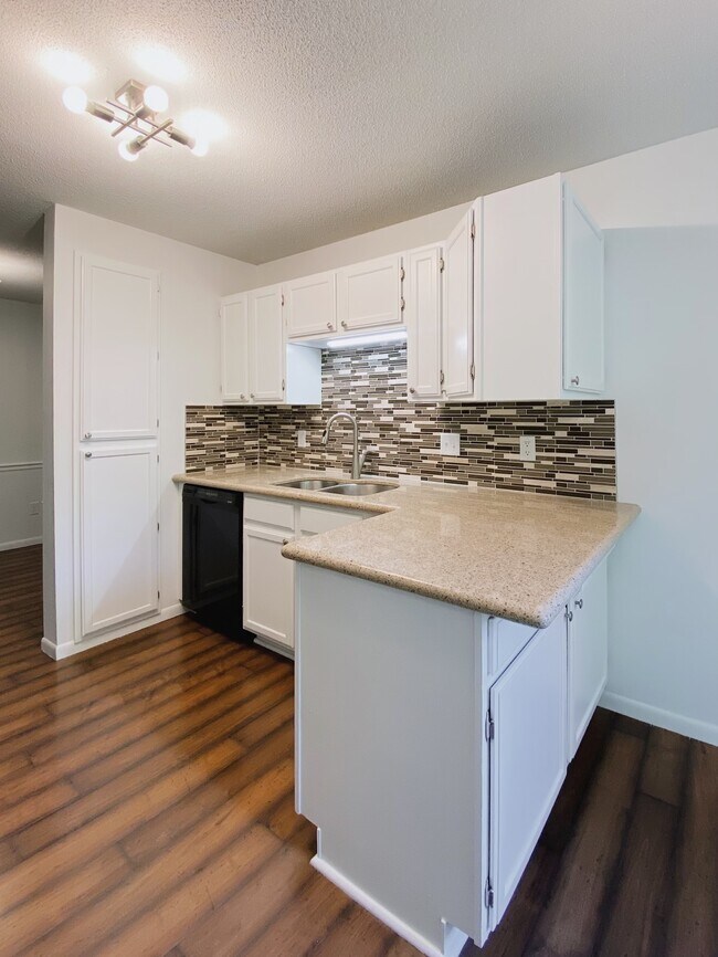 Foto del edificio - 11166 Westwind Dr
