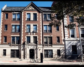 Building Photo - 3345 N Marshfield Ave
