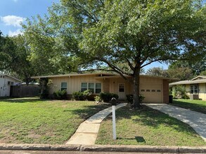 Building Photo - 214 Haverford Dr