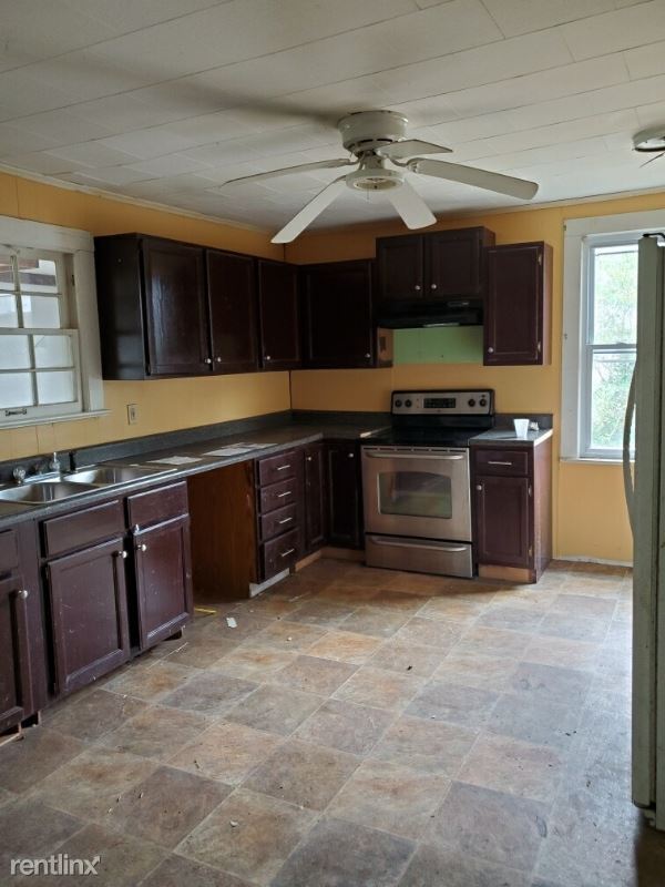 Foto del edificio - 3 br, 1 bath House - 1421 E Main St