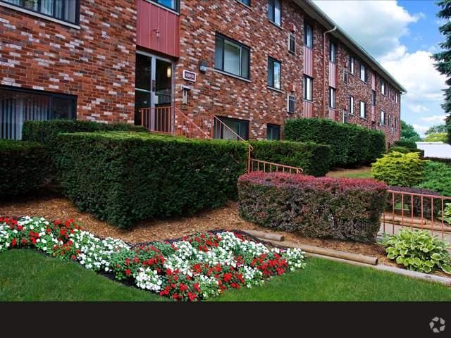 Building Photo - Edgewood Court
