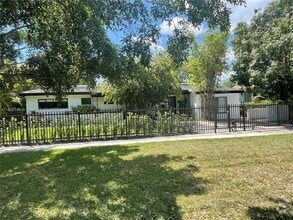 Building Photo - 5760 SW 56th St