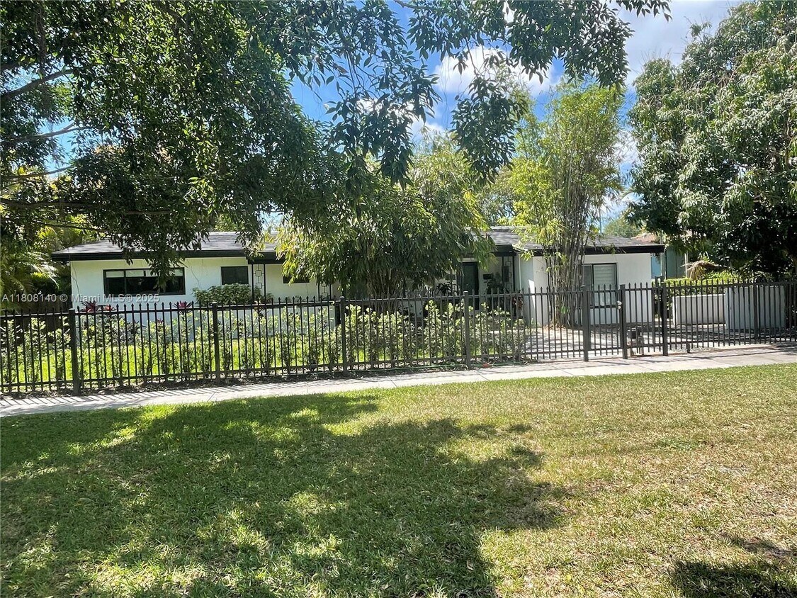 Primary Photo - 5760 SW 56th St
