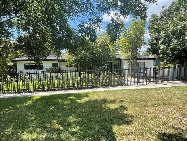 Foto del edificio - 5760 SW 56th St