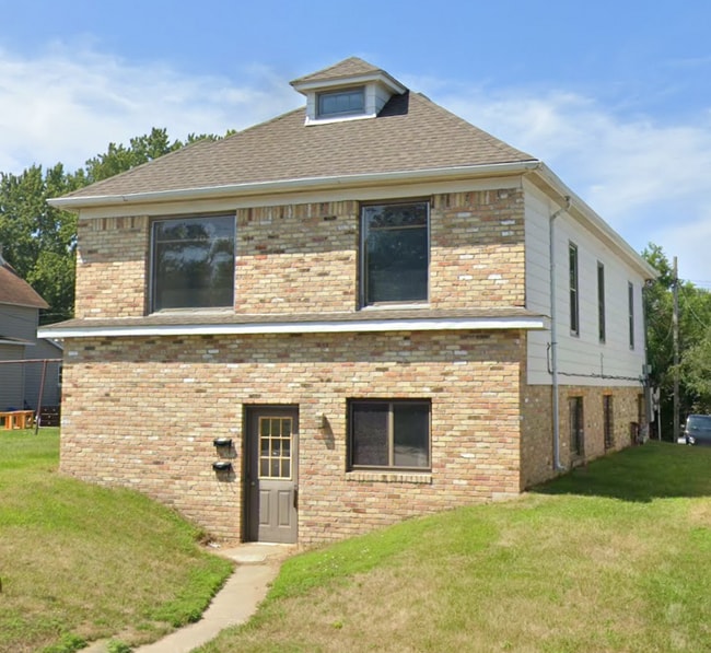 Building Photo - 155 10th Ave N