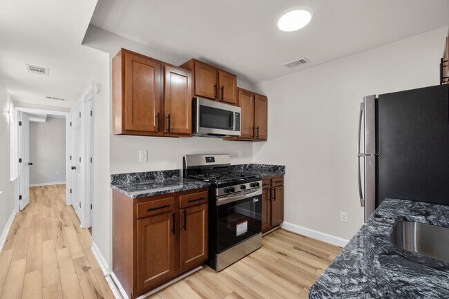 Building Photo - 2027 E Baltimore St