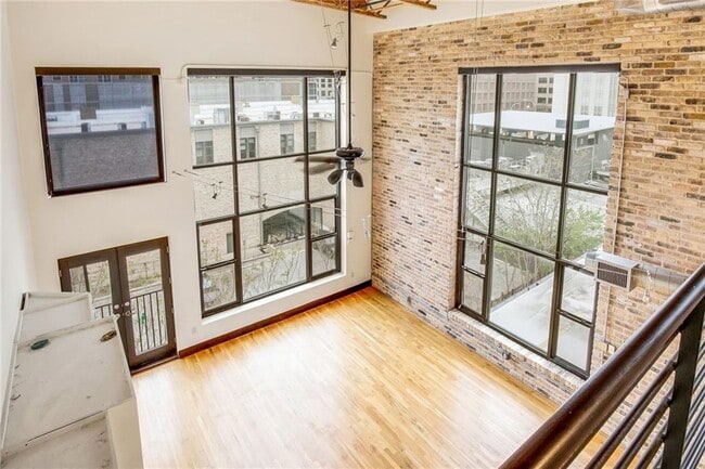 Building Photo - 411 Brazos St