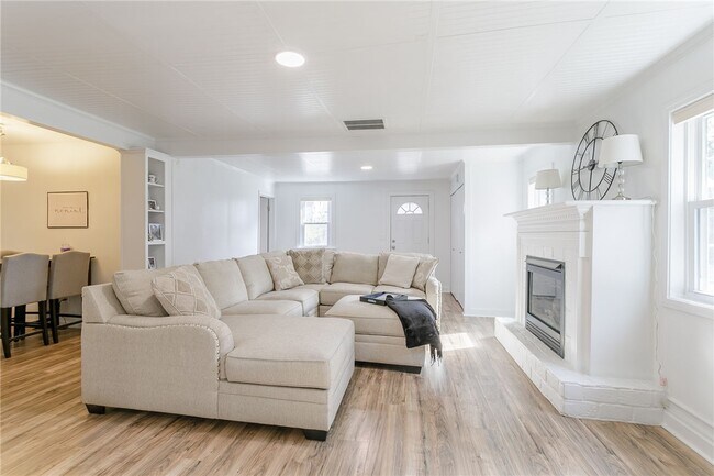 Building Photo - 263 Point Pleasant Rd