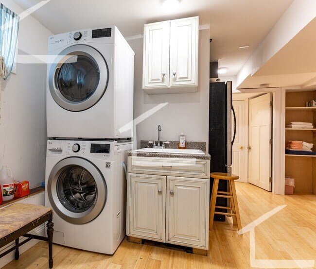 Building Photo - HOT ALLSTON LISTING!!!!