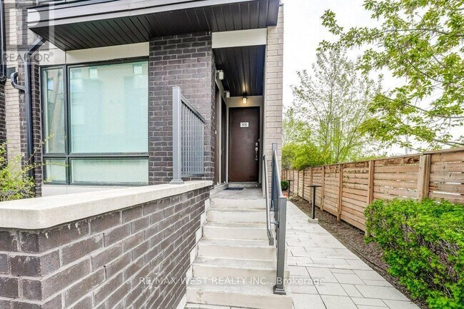 Building Photo - 30 Fieldway Rd