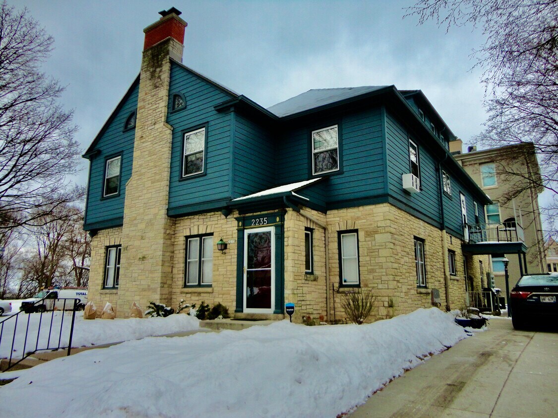 Primary Photo - 2235 E Woodstock Pl