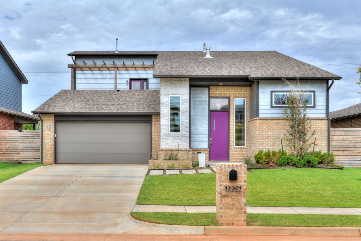 Primary Photo - All Friends On Deck! Exceptional Modern Ho...