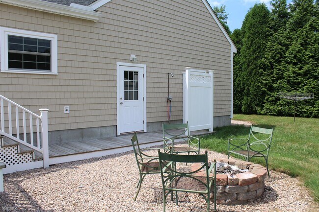 Building Photo - 540a Matunuck Beach Rd