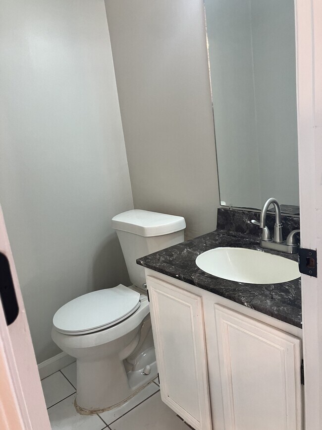 Foto del edificio - 145 Viking Dr