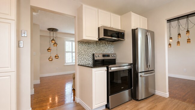 Building Photo - 491 Maple Ave