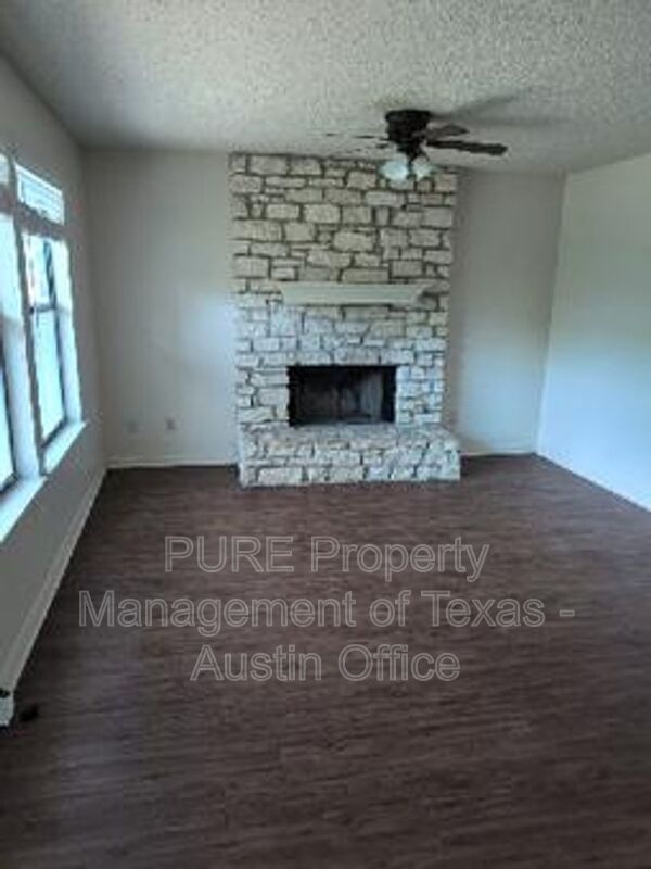 Foto del edificio - 1213 Gregory Ln