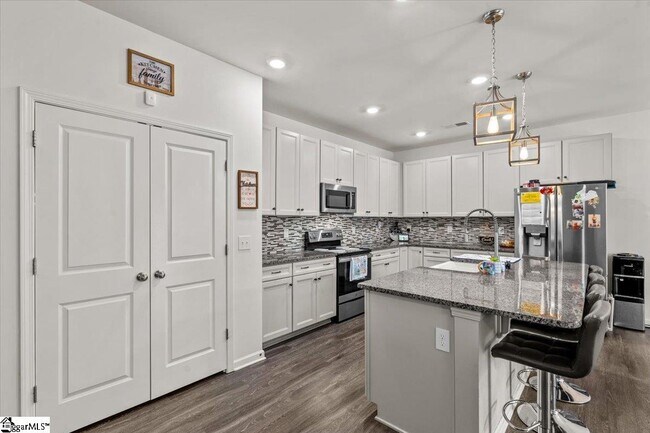 Building Photo - 616 Pollyanna Dr