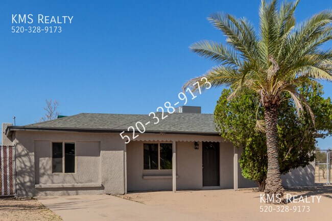 Building Photo - 3 Bedroom 2 bath- 902 W Calle Aragon- OWNE...