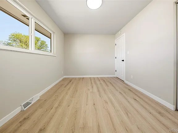 Foto del edificio - 715 Miller Ct