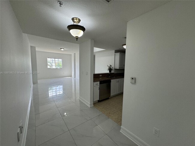 Foto del edificio - 5271 SW 8th St