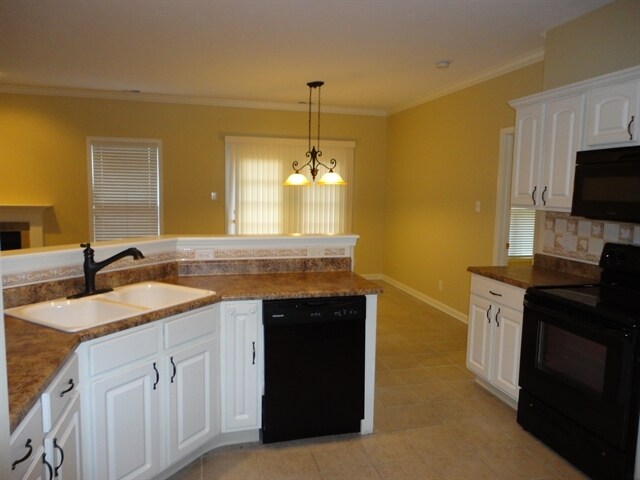 Foto del edificio - 8426 Stark Dr