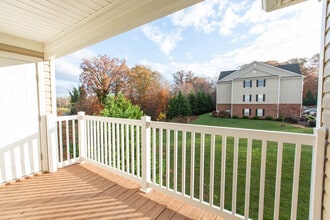 Building Photo - Echo at Forest View